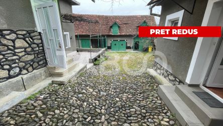 Casa traditionala de vanzare cu curte si anexe in Rasinari