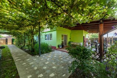 Casa vintage in Com. Uliești, Dambovița  cu  livadă generoasă și 