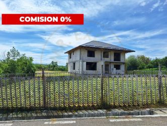 Casă zona Topoloveni  construcție solidă, teren 1460 mp, zona super