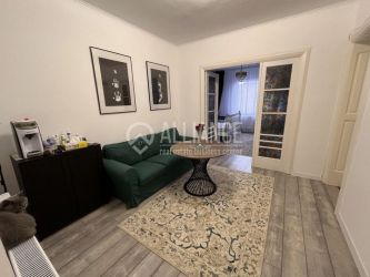 CENTRAL/POLICLINICA CU PLATA - Apartament 3 camere in vila interbelica