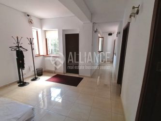 CENTRU - Casa casatoriilor, parter de vila pentru birouri!