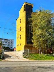  Cladire multifunctionala Pitesti cu panouri fotovoltaice