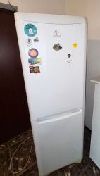 Combina frigorifica Indesit. H 200