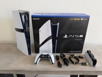 Consolele  Sony PlayStation PS5 Pro 2TB,  Microsoft Xbox Series X 2TB