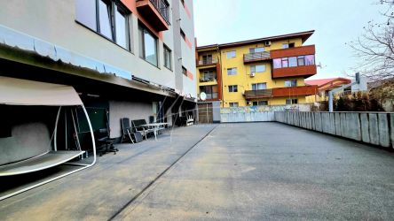 De închiriat apartament 5 camere– 239 mp utili + terasă 358 mp. in
