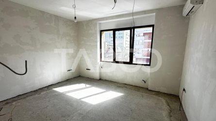 De vanzare apartament 3 camere nemobilate 56 mp cu balcon Central