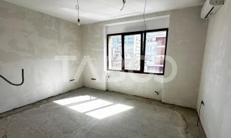 De vanzare apartament 3 camere nemobilate 56 mp cu balcon Central