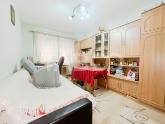 De vanzare apartament cu 4 camere decomandate cartierul Manastur