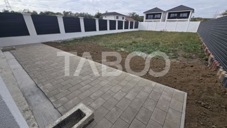 De vanzare - Casa cu 4 camere 2 bai 475mp teren si 2 locuri de parcare