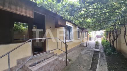 Doua case la pret de una teren 900 mp zona Turnisor