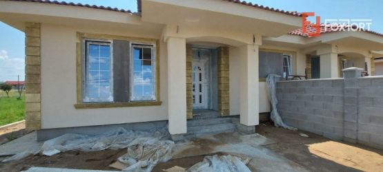 Duplex 3 camere, parter, 420mp teren, Sag, zona Manastire  - V2223