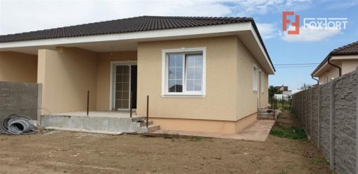 Duplex 4 camere de vanzare Mosnita Noua - ID V396