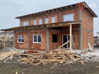 Duplex 4 Camere Mosnita cu Toate Utilitatile - V2876