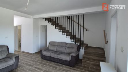 Duplex 4 camere si teren de 300 mp,  zona Mosnita Veche - V10028 