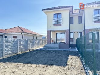 Duplex 4 camere situat la drum asfaltat, in Sacalaz
