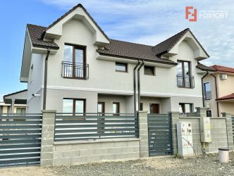 Duplex 4 camere, toate utilitatile, drum pavat