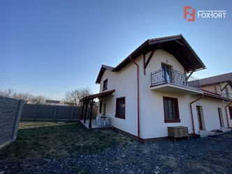 Duplex cu 3 camere cu panouri fotovoltaice in Sanandrei Centru - ID V4