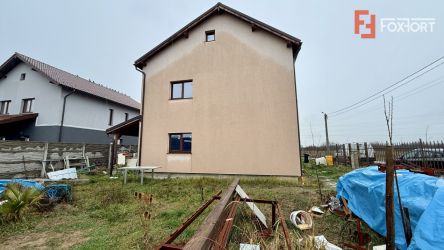 Duplex cu 3 camere, pod mansardabil si panouri fotovoltaice - Calea Ur