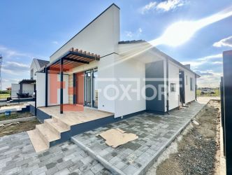 Duplex cu 3 camere si panouri fotovoltaice, zona Mosnita Noua