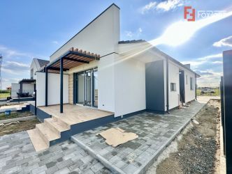 Duplex cu 3 camere si panouri fotovoltaice, zona Mosnita Noua