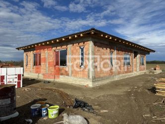 Duplex cu 3 camere si teren de 270 mp - Bucovat