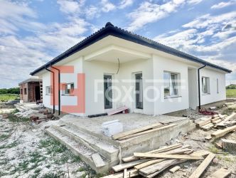 Duplex cu 3 camere si teren de 270 mp - Bucovat