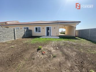 Duplex cu 4 camere de vanzare in Sanandrei.