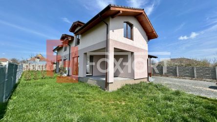 Duplex cu 4 camere de vanzare in Sanandrei la asfalt