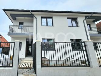 Duplex cu 4 camere si 2 bai de vanzare in zona linistita Selimbar