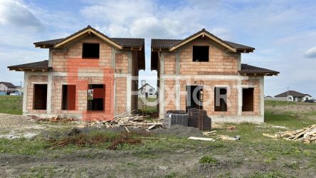 Duplex cu 4 camere si teren de 372 mp - zona Sanandrei