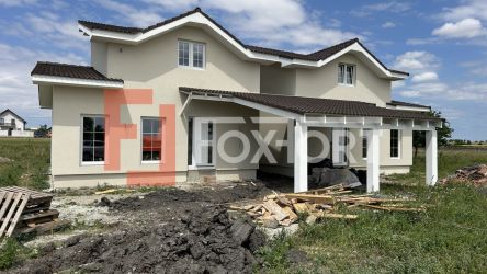 Duplex cu 4 camere si teren de 372 mp - zona Sanandrei