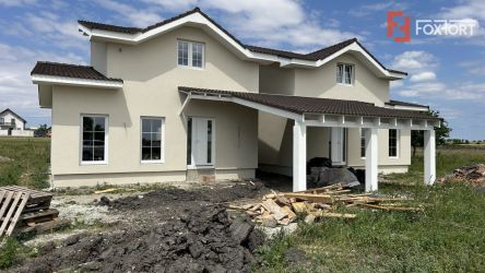 Duplex cu 4 camere si teren de 372 mp - zona Sanandrei