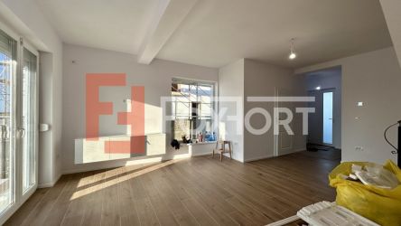 Duplex cu 4 camere si teren de 375 mp - zona Sanandrei