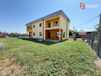 Duplex cu 5 camere, 117 mp utili si 348 mp teren, de vanzare in Sacala