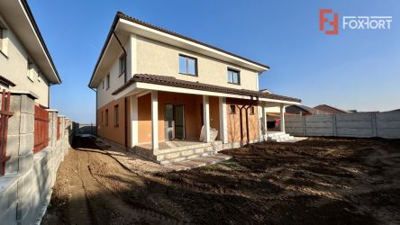 Duplex cu 5 camere de vanzare in Sanandrei - ID V3806