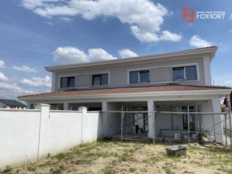 Duplex cu 5 camere si teren 450 mp, de vanzare in Dumbravita.