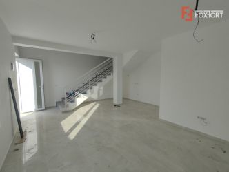 Duplex cu etaj cu 3 camere Mosnita Veche - ID V3542