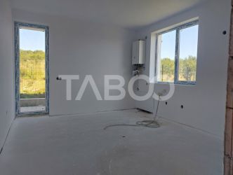Duplex de vanzare 150 mp P+1E 4 camere 145 mp teren liber Cisnadie