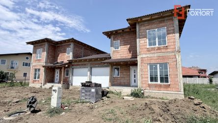 Duplex de vanzare, 5 camere despartit prin garaj - Mosnita Veche