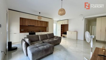 Duplex de vanzare cu 3 camere si 2 bai, zona Giarmata Vii