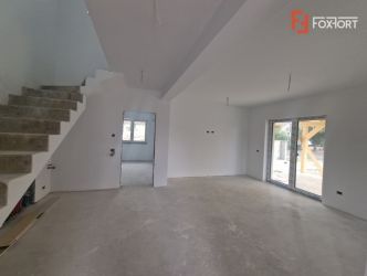 Duplex de vanzare cu 4 camere, cartier Europa, Mosnita Noua