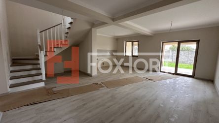 Duplex de vanzare cu 5 camere, despartit prin garaj, zona Giroc 