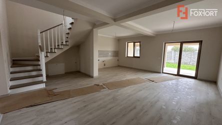 Duplex de vanzare cu 5 camere, despartit prin garaj, zona Giroc 