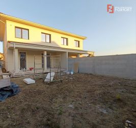 Duplex de vanzare cu 5 camere si teren de 270 mp - Mosnita Noua 