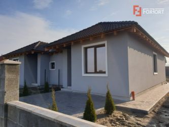 Duplex de vanzare in Mosnita Veche.