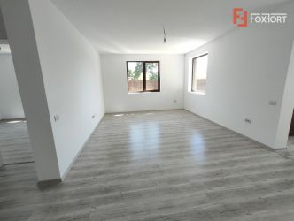 Duplex la asfalt unit prin camera tehnica, utilitati Sanmihaiul Roman 