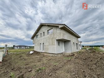 Duplex la cheie cu 3 camere, toate utilitatile - in Mosnita Veche
