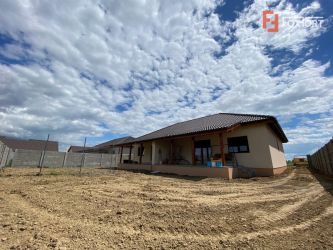 Duplex la Cheie Moșnița Nouă Zona Valery