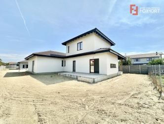 Duplex Mosnita 4 camere, 2 bai - curte amenajata cu gazon si plante!