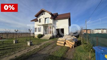 EXCLUSIVITATE Casa de vanzare cu 5 camere teren 477mp strada Agatei